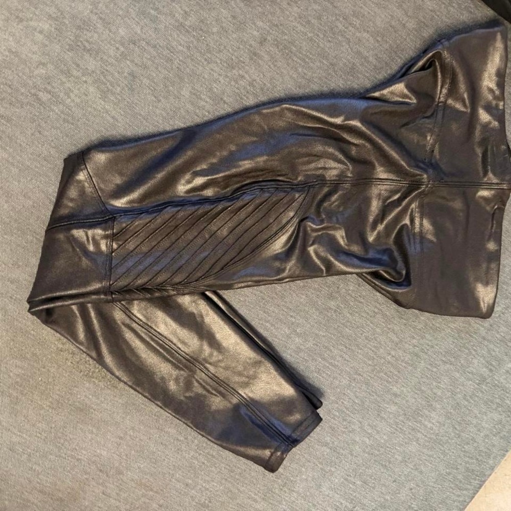 Spanx Faux Leather leggings - Picture 3 of 5